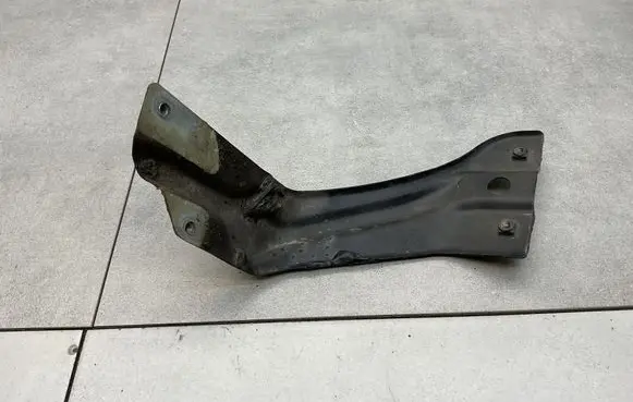 Volkswagen Scirocco Fender mounting bracket 1K8821135