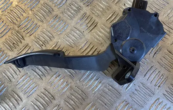 Subaru Legacy Accelerator throttle pedal 36010AG140 1988007120 08N22C00381