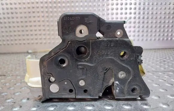 Audi A3 S3 8P Front door lock S26372389 4F2837016B
