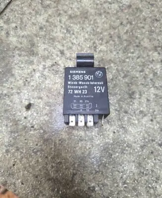 BMW 5 E34 Window wiper relay 1385901 72WH23