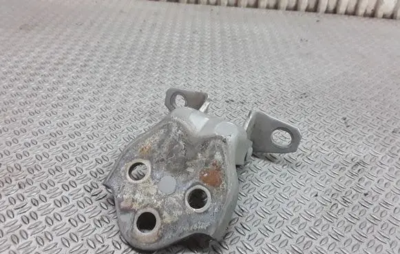 Hyundai Santa Fe Front door upper hinge