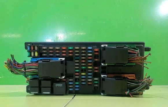 Land Rover Range Rover Sport L320 Fuse box set YQE500420 BEZPIECZNIKOW