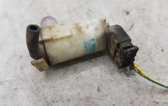 Nissan X-Trail T30 Windscreen/windshield washer pump 2224615A