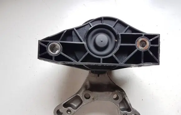 Peugeot 2008 II Engine mount bracket 243444