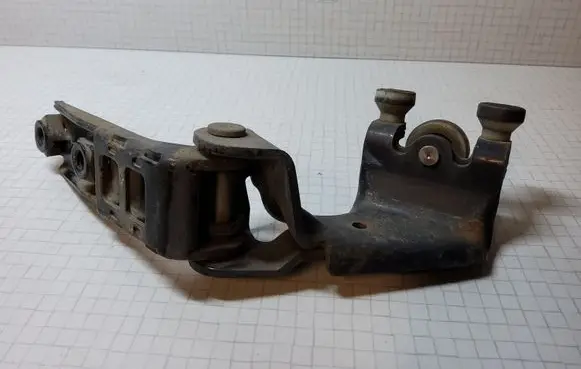 Volkswagen Transporter - Caravelle T5 Sliding door middle roller runner 7H0843335D
