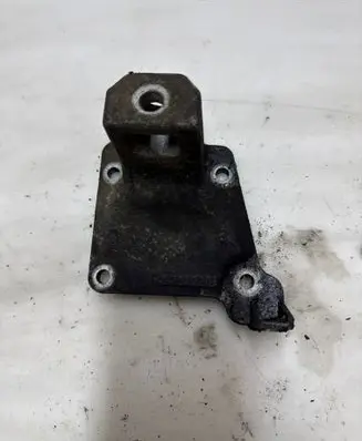 BMW 5 E39 Engine mounting bracket 6751226