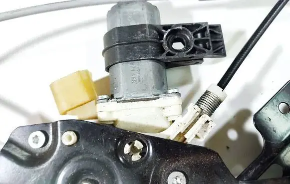 BMW 5 E60 E61 Front door window regulator motor 