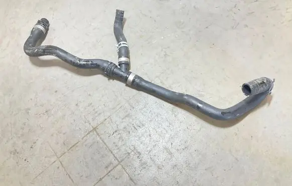 Volvo XC40 Engine coolant pipe/hose