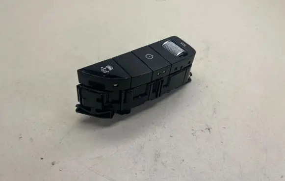 Mercedes-Benz C W205 Head unit multimedia control A2539055700 13583880 SW140901