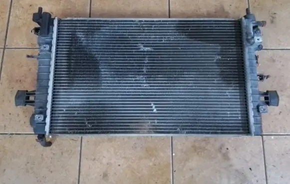 Opel Zafira B Coolant radiator