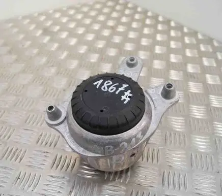 Mercedes-Benz E W213 Engine mount bracket 3618761231R