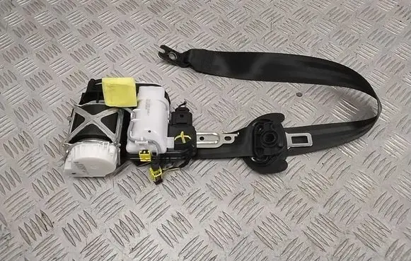 Volkswagen Golf VII Front seatbelt 5G4857705M