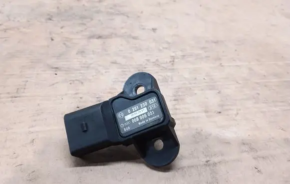 Skoda Octavia Mk2 (1Z) Air pressure sensor 0261230031 06B906051