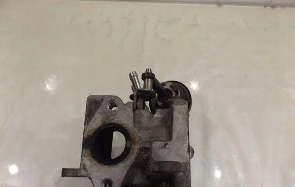 Volkswagen Touran I Engine shut-off valve 
