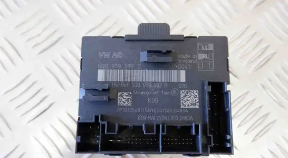Volkswagen Tiguan Door control unit/module 5Q0959592B 5Q0959592E