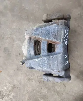 Volkswagen PASSAT B7 USA Front brake caliper