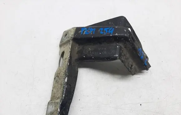 Volkswagen Golf IV Fender mounting bracket 1J0821135