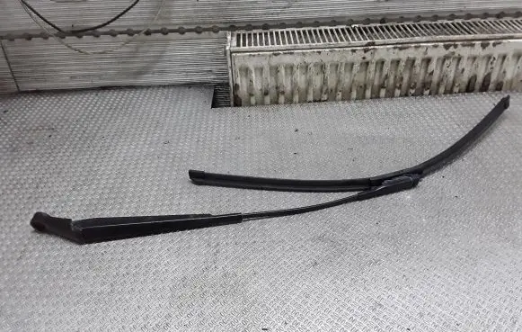 Opel Zafira B Windshield/front glass wiper blade 13145563