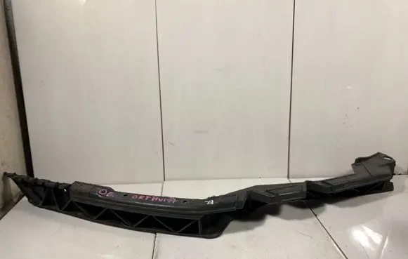 Skoda Octavia Mk2 (1Z) Front bumper mounting bracket 1Z0807184A