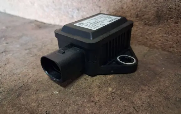 Volkswagen PASSAT B5.5 ESP acceleration yaw rate sensor 8E0907637A 0265005245 0019500