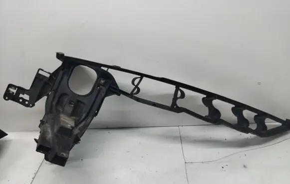 BMW X6 E71 Fender mounting bracket 7157989 10503400