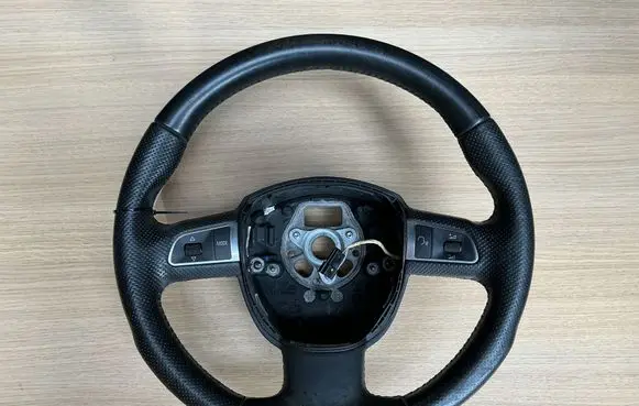 Audi A3 S3 8P Steering wheel