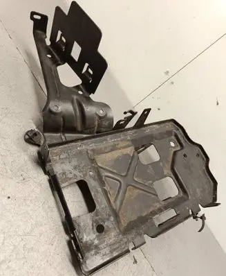 Opel Insignia B Battery box tray 84221668 8610