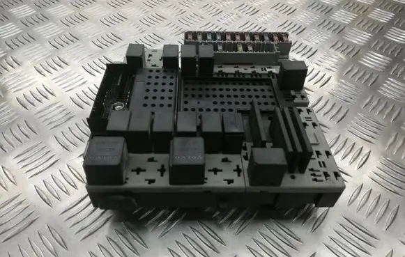 Volvo S80 Fuse module 08696098 08679899