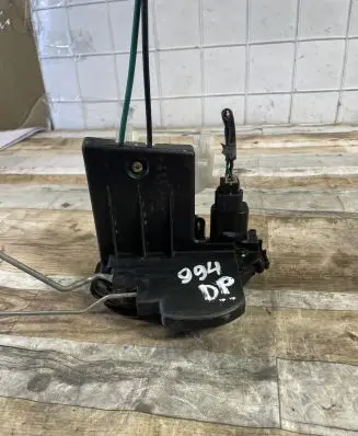 KIA Cerato Front door lock