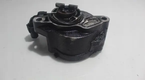 Ford Focus Vacuum pump D156-3A
