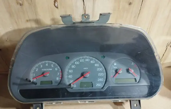 Volvo S40, V40 Speedometer (instrument cluster) 30889710 00W19D5 SW30887756