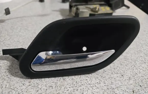 BMW 5 E39 Front door interior handle 8226049