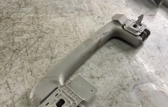 Mitsubishi Grandis Rear interior roof grab handle