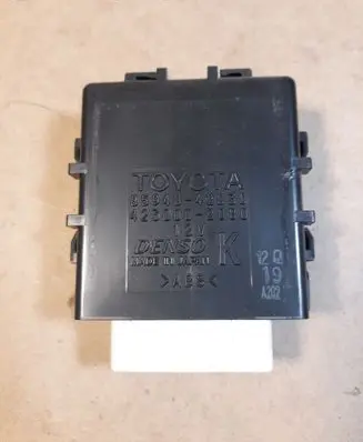 Toyota RAV 4 (XA40) Window wiper relay 8594042030