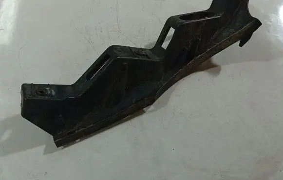Volkswagen PASSAT B6 Front bumper mounting bracket 3C0807889
