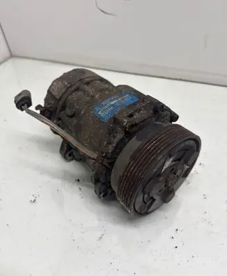 Volkswagen Golf IV Air conditioning (A/C) compressor (pump) 1J0820803K