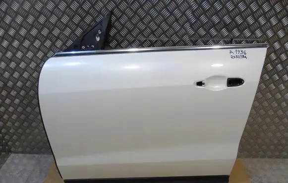 Maserati Levante Front door A1936