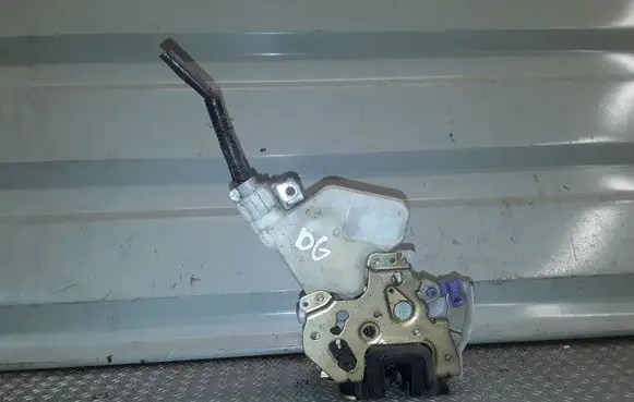Nissan X-Trail T30 Rear door lock 805524U300