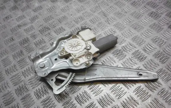 Toyota Avensis T250 Front door electric window regulator 0130822032