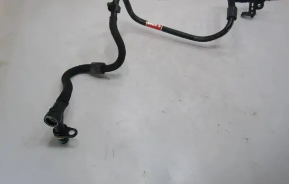 Volkswagen Golf VII Vacuum line/pipe/hose 04L611933