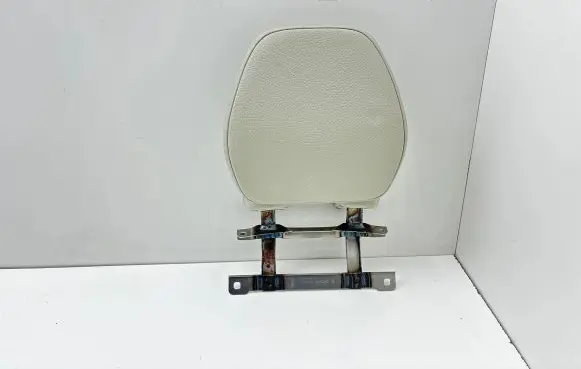 Volvo XC60 Front seat headrest 