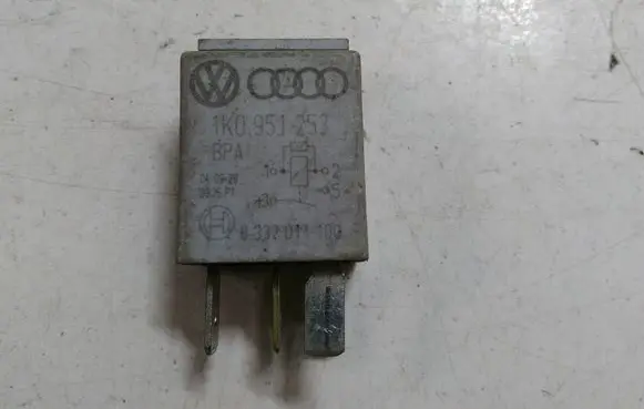 Volkswagen Touran I Other relay 1K0951253 0332011100
