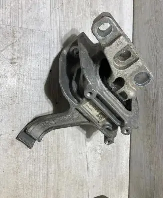 Skoda Octavia Mk3 (5E) Engine mount bracket 5Q0199262BF