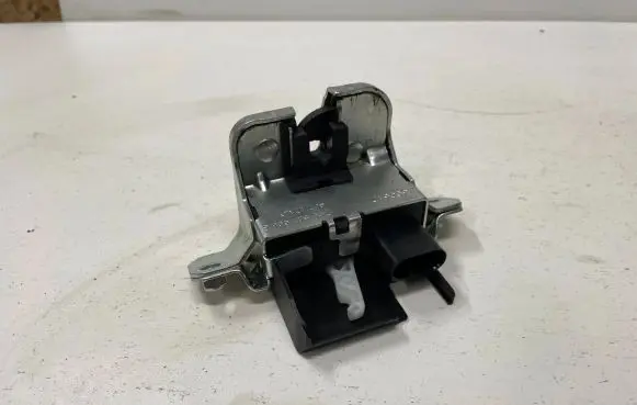 Tailgate/trunk/boot lock/catch/latch