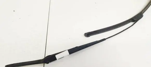 Opel Zafira A Front wiper blade arm 90582558RH