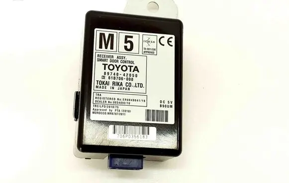 Toyota RAV 4 (XA40) Other devices 61B706000 8974042050