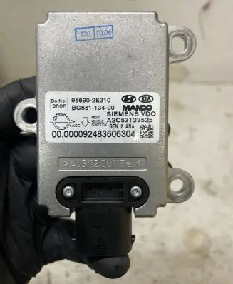 KIA Carens II ESP acceleration yaw rate sensor 956902E310 BG68113400 A2C53123525
