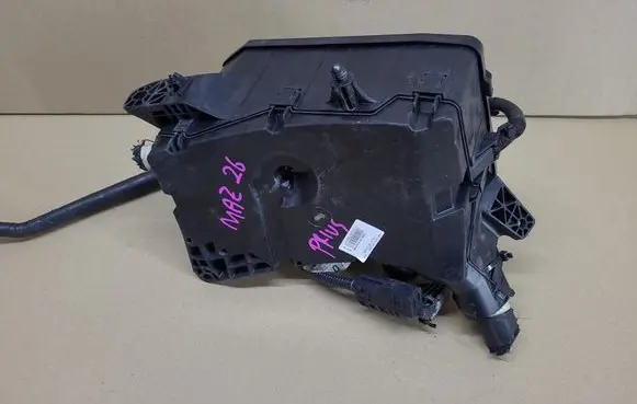 Toyota Prius+ (ZVW40) Fuse module 