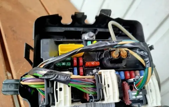 Citroen C3 Fuse box set 9667199780