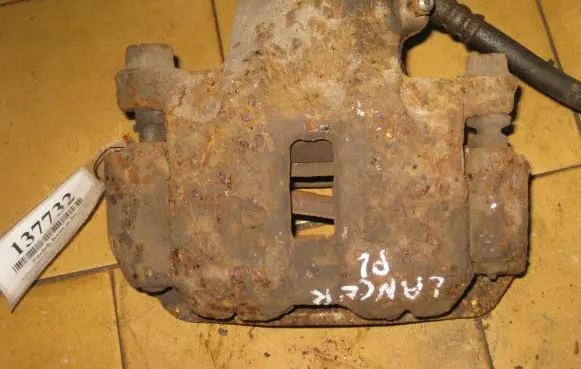 Mitsubishi Lancer Front brake caliper